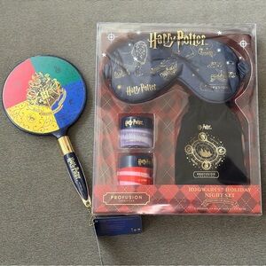 Hogwarts Holiday Night Set Harry Potter  Limited Edition w/ Harry Potter Mirror